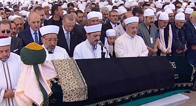 Erdoğan, Cerrahi Tarikatının Elebaşı Ömer Tuğrul İnançer'in Cenazesine Katıldı