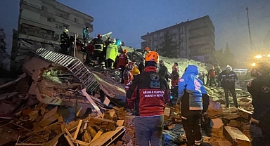 Depremin Ardından Yurt Dışından Gelen Yardımlar ve Destek Mesajları