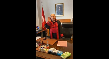 Remzi Ergin Adlı İktidar Yandaşı, Ağır Ceza Mahkemesi Başkanının Cübbesini Giyip Makamına Oturdu