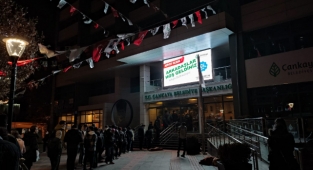 Çankaya Belediyesi Önündeki Yemek Sırası Böyle Görüntülendi