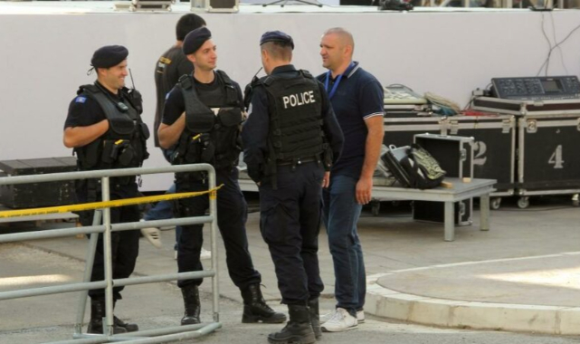 Kosova'da Öğrenci Servisine Silahlı Saldırı