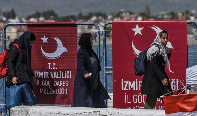 Özdağ: 900 Bin Suriyeliye Vatandaşlık Verildi