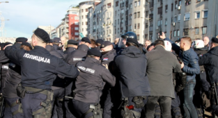 Sırbistan'da Hükümet Karşıtı Protestolar: Polisten Sert Müdahale