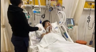 17 Yaşındaki Uygur'u Bıçakladılar, Karakolda TikTok Videosu Çektiler