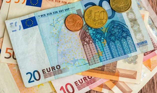 'AB, Türkiye'nin Euro Kullanmasına İzin Vermeli'