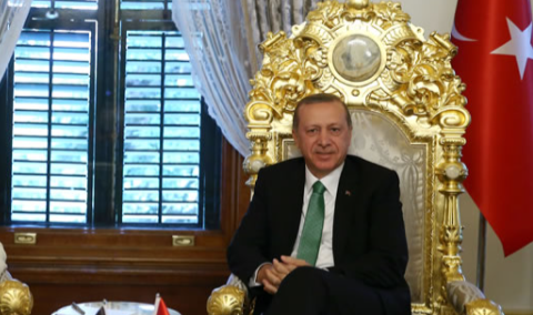 AKP'li Vekil: Erdoğan'ı Koltuğa Yapışmış Otokrat Gibi Göstermeye Kimsenin Hakkı Yok