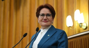 Akşener'den Yeni Yıl Mesajı: Biliyoruz ki Gecenin En Karanlık Anı Şafağın En Yakın Olduğu Andır