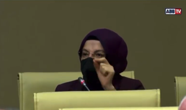 'Annem Başörtülü Diye Otobüslerden Atıldı'