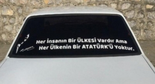 Arabadaki Atatürk Yazısına 'Pavyon Yazısı Gibi' Denilerek Ceza Kesildi