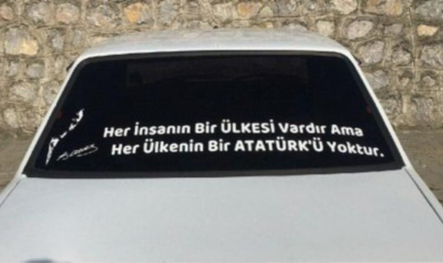 Arabadaki Atatürk Yazısına 'Pavyon Yazısı Gibi' Denilerek Ceza Kesildi