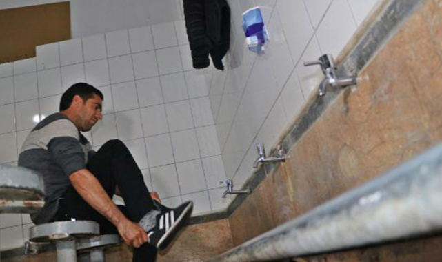 Camide Abdest Alırken Çaldırdığı 10 Bin Dolarına Kavuştu: Kur Düştü, Hırsızlar Zararımı Karşılasın