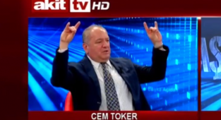 Cem Toker: Anketlere Katılan Muhalif Seçmen AKP'ye Oy Vereceğini Söylesin