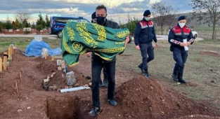 Çöpte Bulunan Bebeğin Kafasına Vurularak Öldürüldüğü Ortaya Çıktı