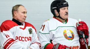 Diktatörler Buz Hokeyi Oynadı, Putin 7 Gol Attı