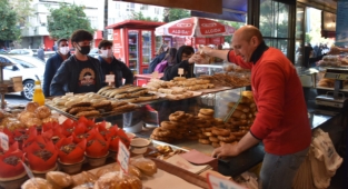 Dolar Geçen Haftaki Seviyesine Geldi: Bir Pastane Ücretsiz Simit Poğaça Dağıttı