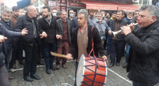 Doların Düşmesi Üzerine Malatya Esnafı Halay Çekti