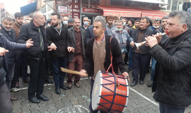 Doların Düşmesi Üzerine Malatya Esnafı Halay Çekti