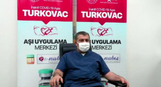 Fahrettin Koca Turkovac Aşısı Yaptırdı