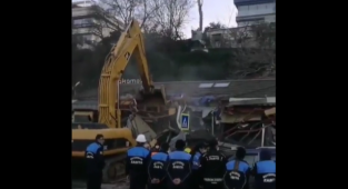 İBB Üsküdar'daki Kaçak Kafeleri Yıkıyor
