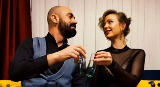 'İçki İçtiği Fotoğrafı Paylaştığı' İçin Öğretmeni CİMER'e Şikayet Ettiler