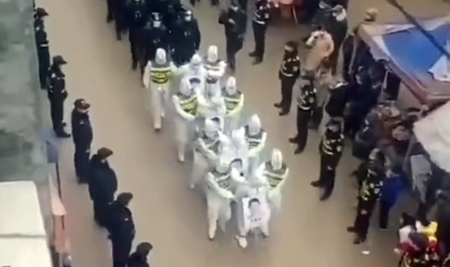 İşgalci Kızıl Çin, İnsanlık Onurunu Çiğnemeye Devam Ediyor