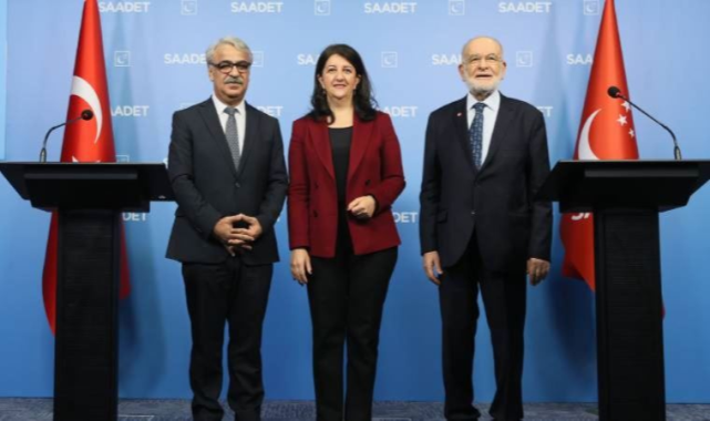 Karamollaoğlu: HDP Terörle Arasına Mesafe Koyacaktır ki Koyuyor