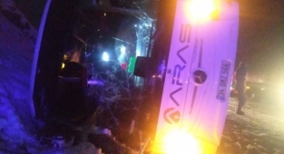 Kars'ta Otobüs Devrildi: 4 Ölü, 18 Yaralı