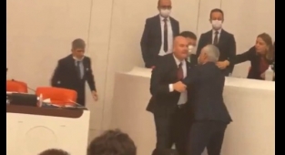 Meclis Karıştı: İçişleri Bakanı Süleyman Soylu, Özgür Özel'in Üzerine Yürüdü