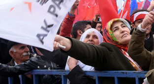 MetroPOLL Araştırmasına Göre Dindar Seçmenler de AKP'den Uzaklaşıyor