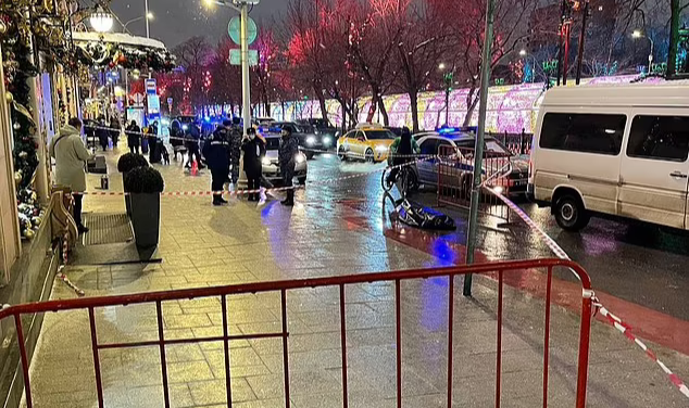 Putin'i Eleştiren Rus Gazeteci Camdan Düşerek Öldü