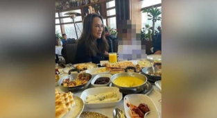 Simit Edebiyatı Yapan Hülya Avşar'ın Serpme Kahvaltısı