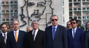 TL Kredi Çekmek İçin 'Döviz Almayacağım' Taahhütnamesi İmzalama Şartı
