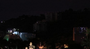 Venezuela Karanlığa Gömüldü