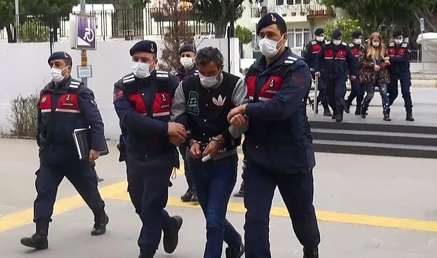 3'lü İlişki Kanlı Bitti: Cinsel Organını Kesti