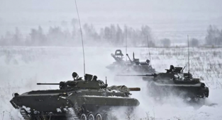 Ruslar Ukrayna Sınırında Tanklarla Askeri Tatbikata Başladı