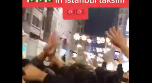 Afganistan ve Pakistanlı Yasa Dışı Göçmenler Taksim'de Yılbaşı Kutladı