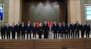 AKP'de Üst Düzey İstifa İddiası: Bakanların İsimleri Dillendiriliyor