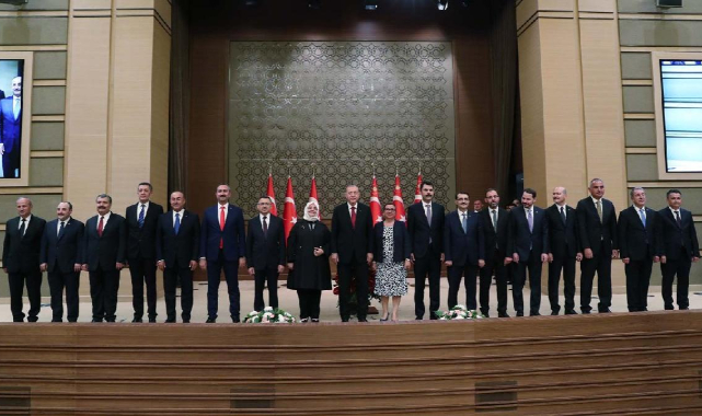 AKP'de Üst Düzey İstifa İddiası: Bakanların İsimleri Dillendiriliyor
