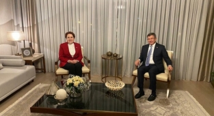 Akşener, Davutoğlu'nu Evinde Ziyaret Etti