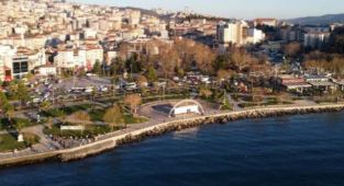 Amfi Tiyatro ve Yeşil Alan Yıkılıp Cami Yapılacak