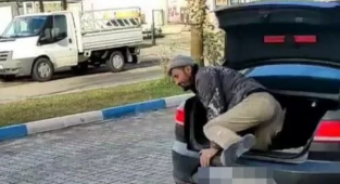 Arabası Kirlenmesin Diye İşçiyi Bagajda Taşıdı