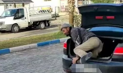 Arabası Kirlenmesin Diye İşçiyi Bagajda Taşıdı