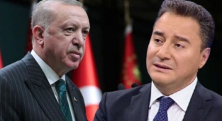 Babacan'dan Erdoğan'a: Ağlayarak Günlüğüne Yazacağı Şeyler İçin Resmî Gazeteyi Kullanıyor