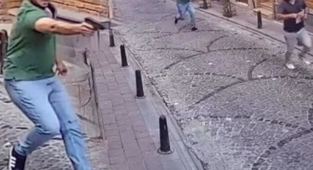 Balat'ta Sinemacıya Silahla Saldıran Şahıs Tahliye Edildi
