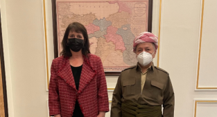 Barzani ABD'li Komisyon Başkanıyla Türkiye'nin Bölündüğü Haritanın Önünde Poz Verdi