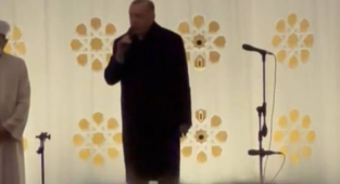 Beren Saat: Erdoğan'ın 'Dilini Koparırız' Demesine İnanmak İstemiyorum