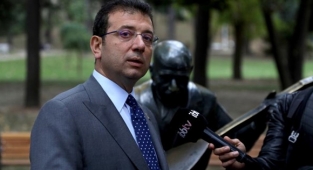 İmamoğlu'ndan 'Tiyatro' Özrü