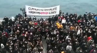 Kabataş Lisesi Öğrencileri Atatürk'e Hakarete 'Dur' Dedi