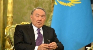Kazak Büyükelçi, Nazarbayev'in Kazakistan'da Olduğunu Söyledi