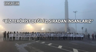 Kazakistan'da Bir Pankart: Biz Terörist Değiliz, Sıradan İnsanlarız